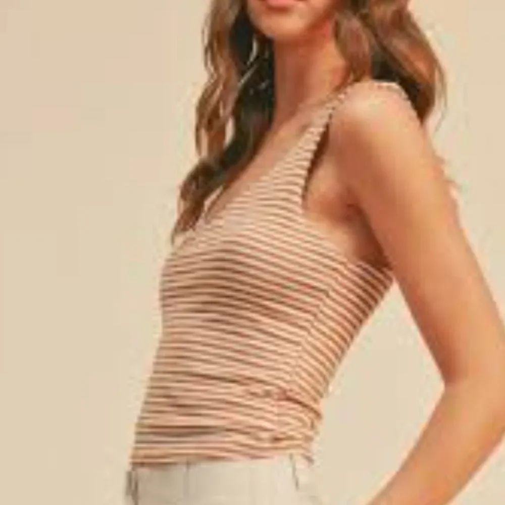 BRAND NEW OVS WOMEN"S SLEEVELESS V-NECKLINE SHIRT